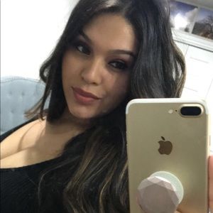 Meet your Posher, Larissa